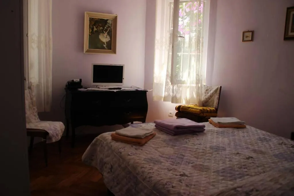 Flora Maris Apartment With A Terrace 풀라