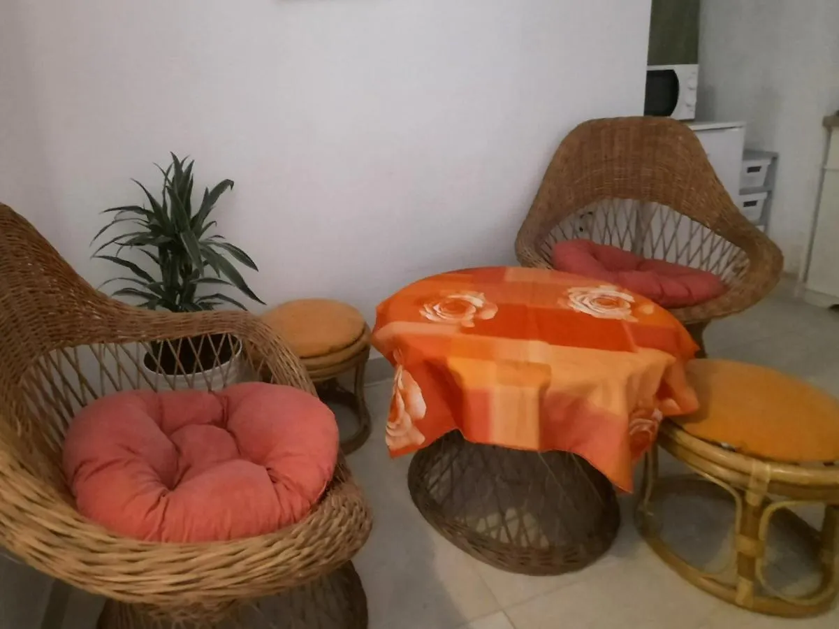 Flora Maris Apartment With A Terrace 풀라